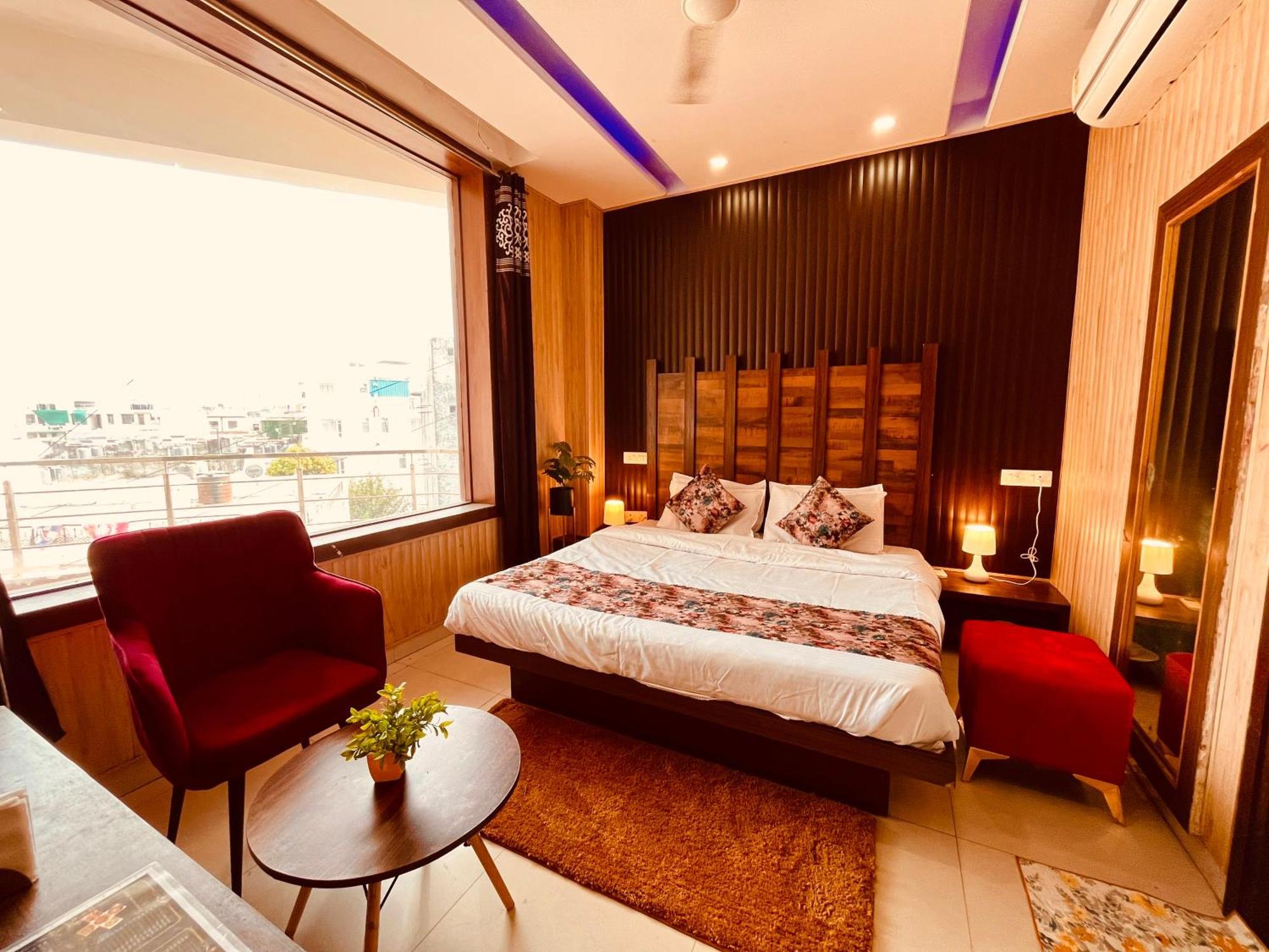 Hotel The Pearl Grand - Top Rated ! Most Awarded ! Parking ! Lift ! Luxury Rooms ! Best Selling Zirakpur Eksteriør bilde