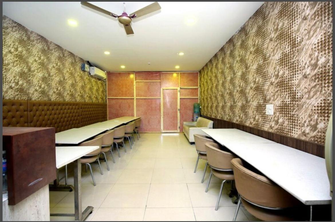 Hotel The Pearl Grand - Top Rated ! Most Awarded ! Parking ! Lift ! Luxury Rooms ! Best Selling Zirakpur Eksteriør bilde
