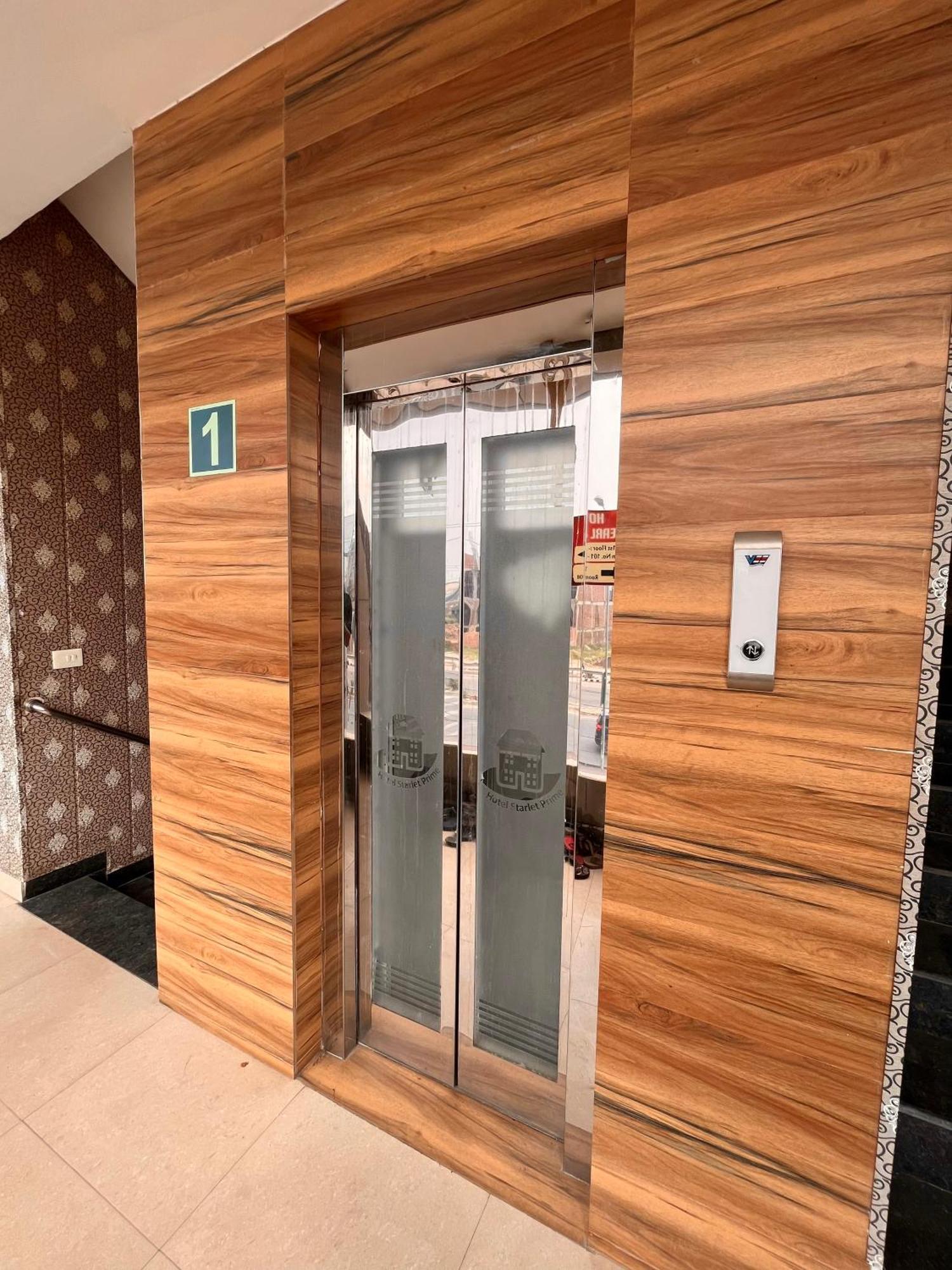 Hotel The Pearl Grand - Top Rated ! Most Awarded ! Parking ! Lift ! Luxury Rooms ! Best Selling Zirakpur Eksteriør bilde