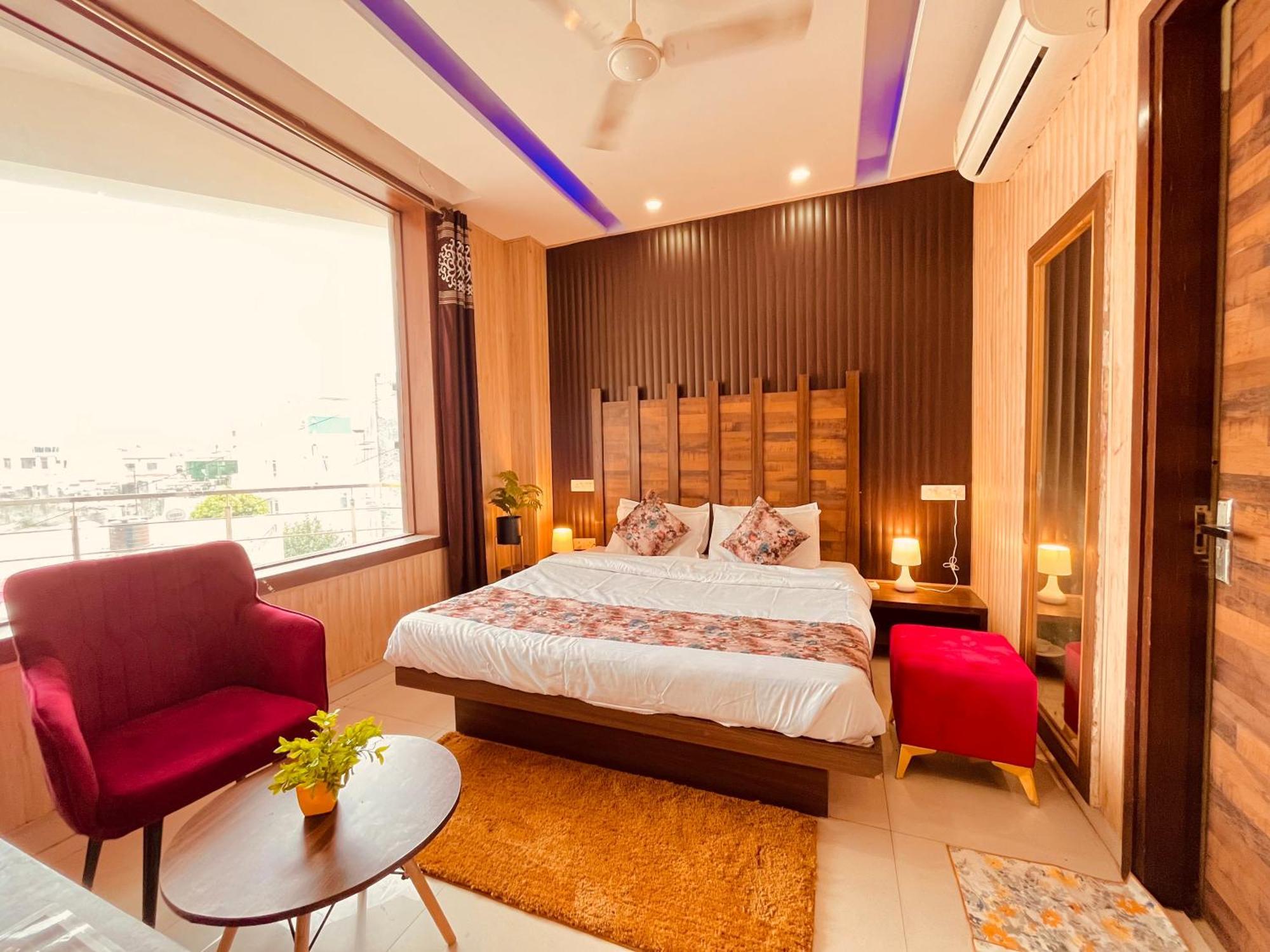 Hotel The Pearl Grand - Top Rated ! Most Awarded ! Parking ! Lift ! Luxury Rooms ! Best Selling Zirakpur Eksteriør bilde